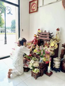 Thắp nhang - Một hành động nhỏ, một ý nghĩa lớn